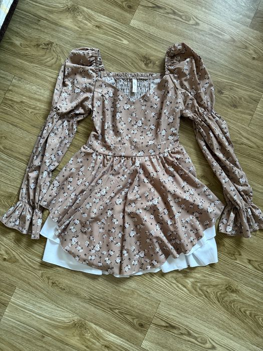 Жіноча сукня з квітковим принтом