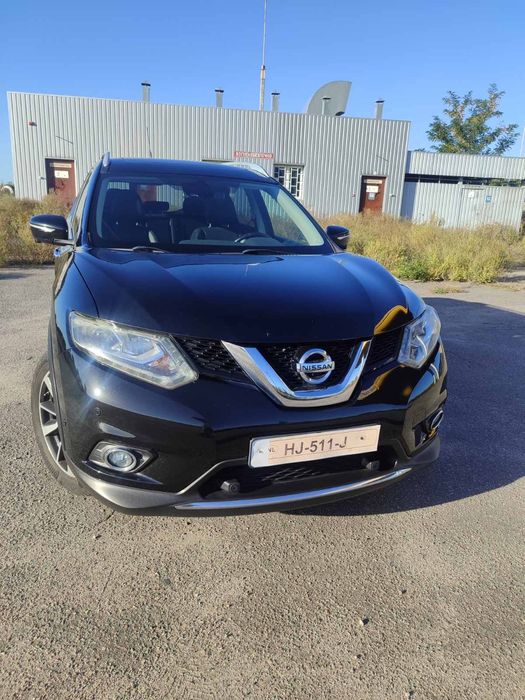Nissan X-trail 2015. 1.6 бензин.