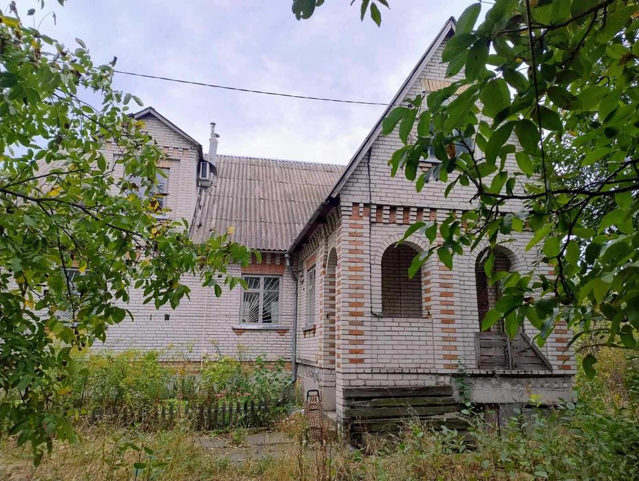 Продаж будинку та земельної ділянки