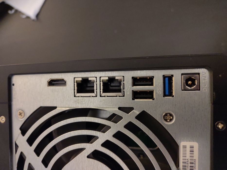 NAS QNAP TS-451+ 2GB RAM, 4xHDD 3.5" 2xGigabit Ethernet, porty USB 3.0
