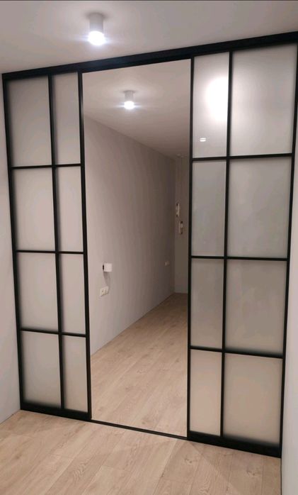 Скидки 30 %. Стеклянные межкомнатные  перегородки.