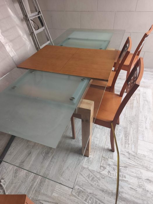 Mesa de jantar extensível com 4 cadeiras