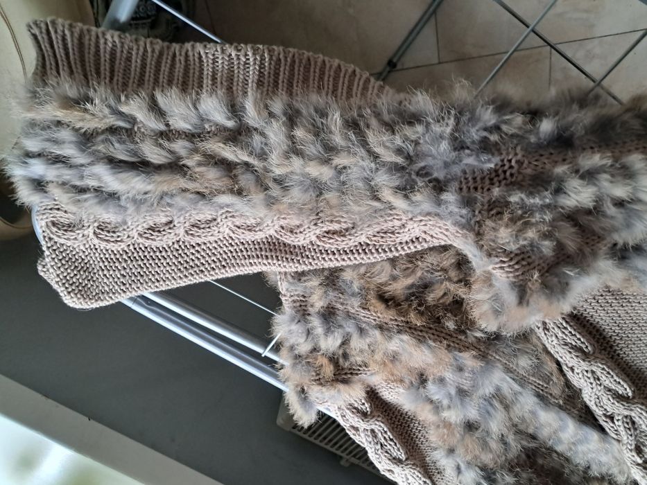 Sweterek rozpinany z lisem