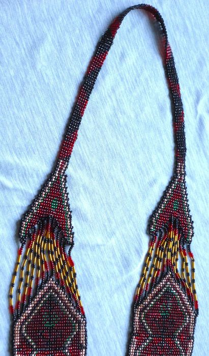 Гердан з бісеру бордовий