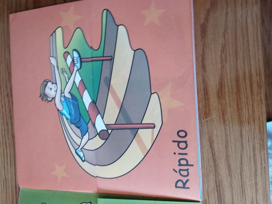 3 livros didáticos da Majora em bom estado.