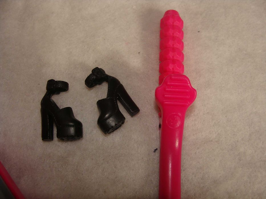 Boneca Barbie D.I.Y. Crimps & Curls Doll (Ref. DWK49) de 2017