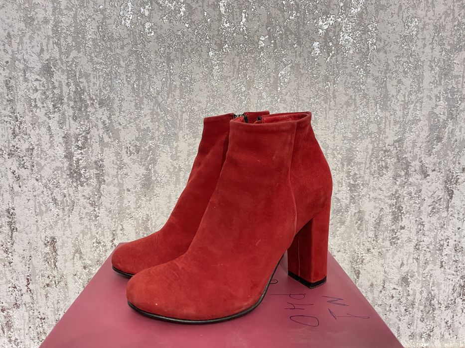 Ботинки замшеві червоні