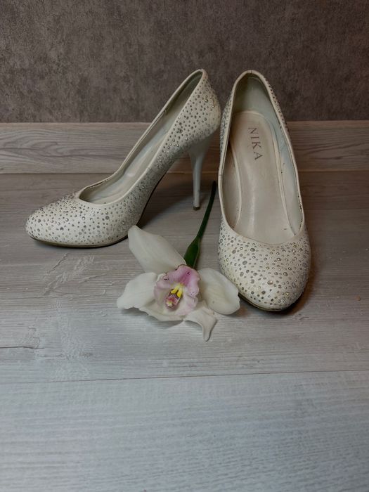 Туфлі зі стразами