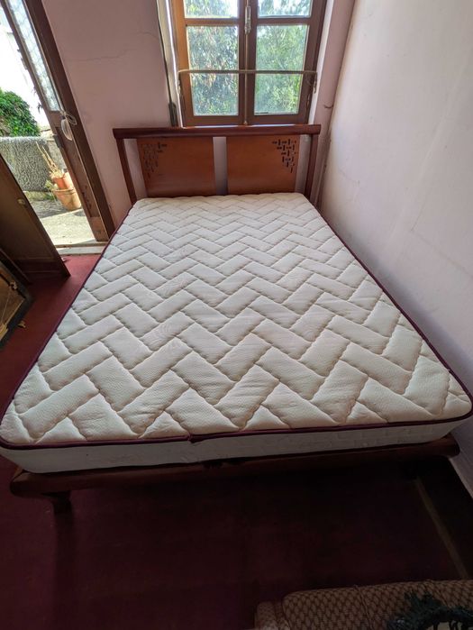 vendo quadro  + mobília de quarto + armário + cama + vitrine