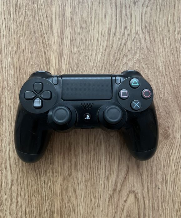 PS4 Slim у відмінному стані — готова до гри