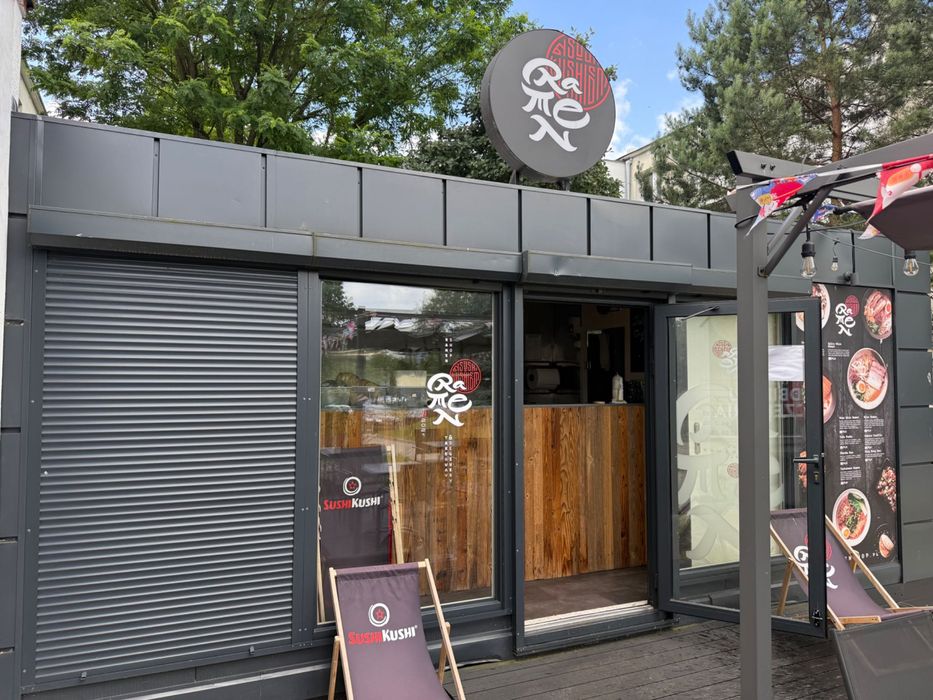 Kontener gastronomiczny z wyposazeniem