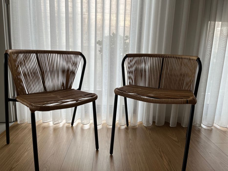 Duas cadeiras para exterior/interior