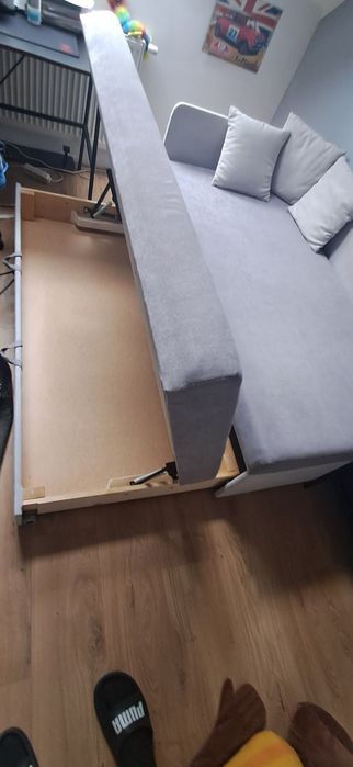 Łóżko rozkładane z skrzynią.