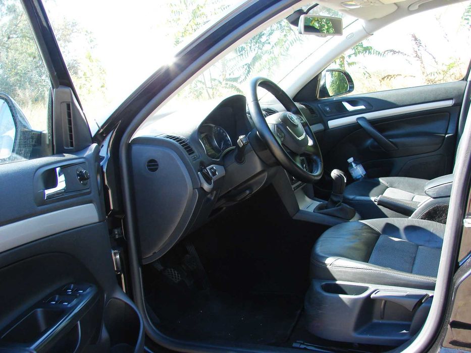 Skoda Octavia 1.8 TSi механика 6-ст 2011 год (максимальная комплектация)