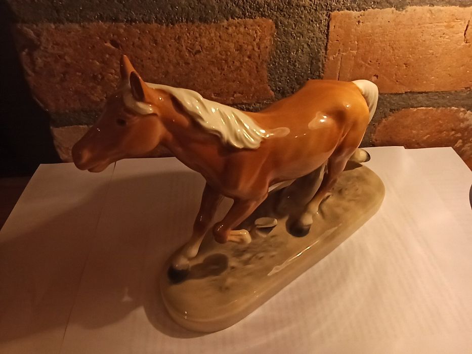 Hertwig KÄTZHUTTE Figurka Porcelanowa Konia Katzhutte