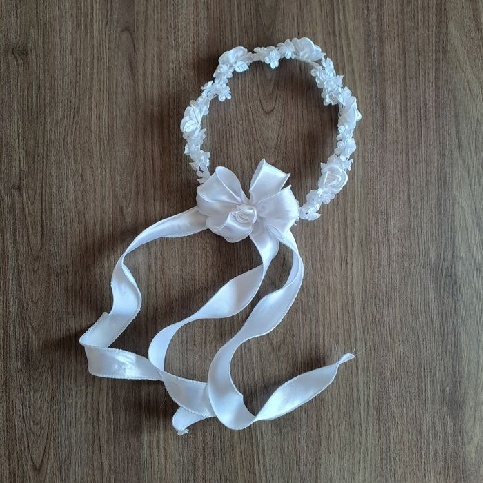 Biały wianek komunijny