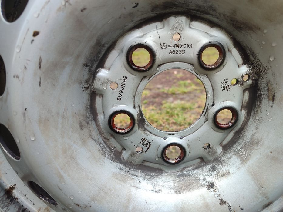 Продам диски металеві з резиною.Для Мерседес Віто.