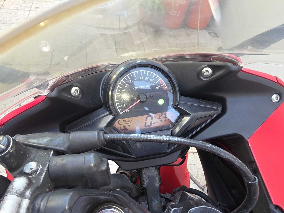 Honda CBR 125 com mala