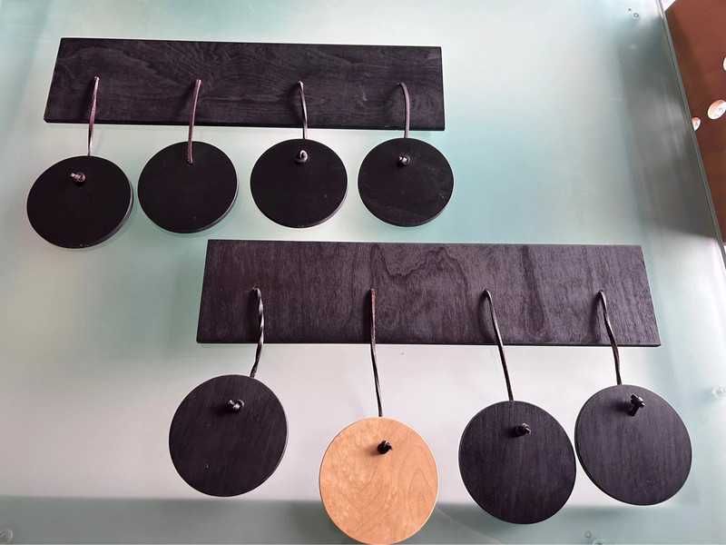 Cabides de parede em madeira