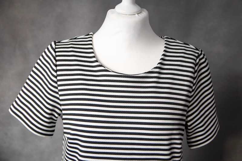 Sukienka w paski na krótki rękaw na jesień i zimę