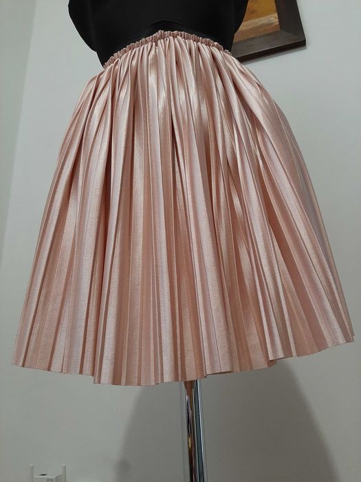 Plisowana, połyskująca spódnica w kolorze pudrowego różu, XS/S/M