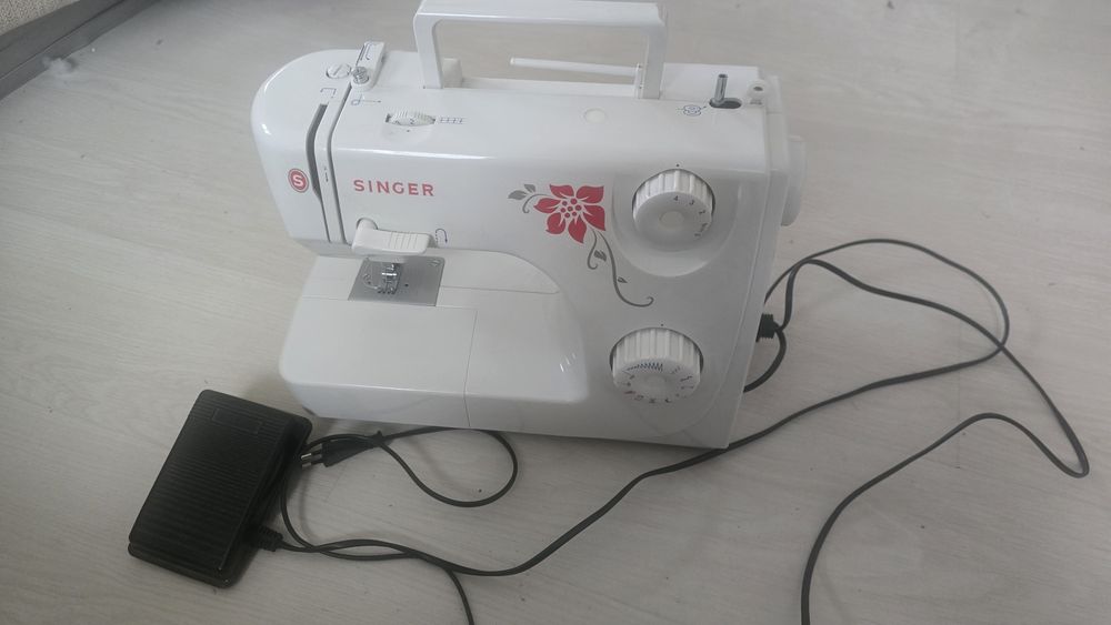 Швейна машинка Singer 8280 у відмінному стані