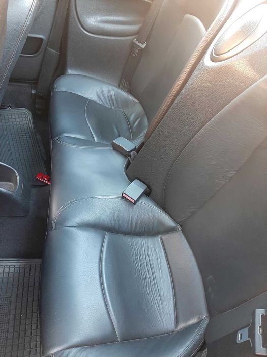 Peugeot 206 CC, preto, em bom estado.