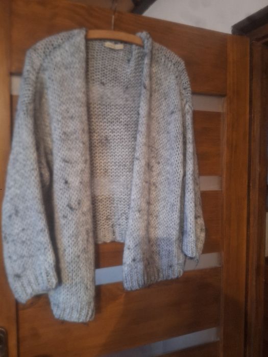 Sweterek damski rozm.M/L,akryl,stan bardzo dobry.