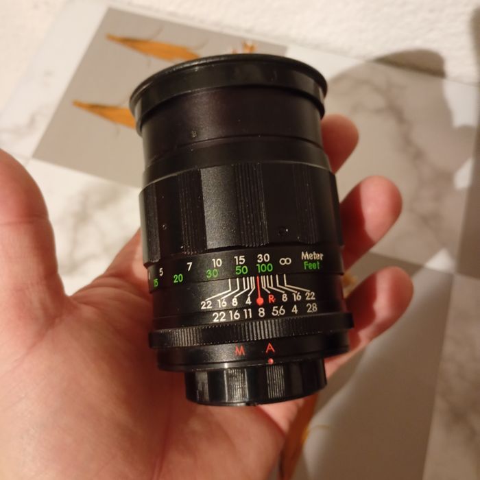 obiektyw fotograficzny marki Alpex, model 135mm f/2.8.