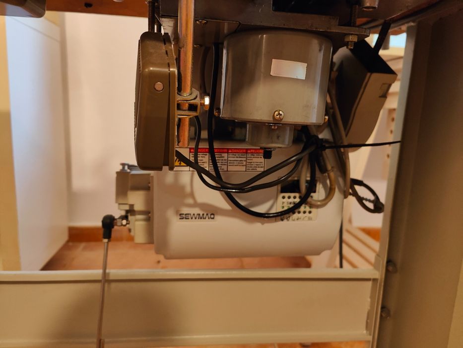 Máquina de costura industrial