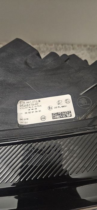 SKODA KAROQ Lampa Full Led Lewa Przód