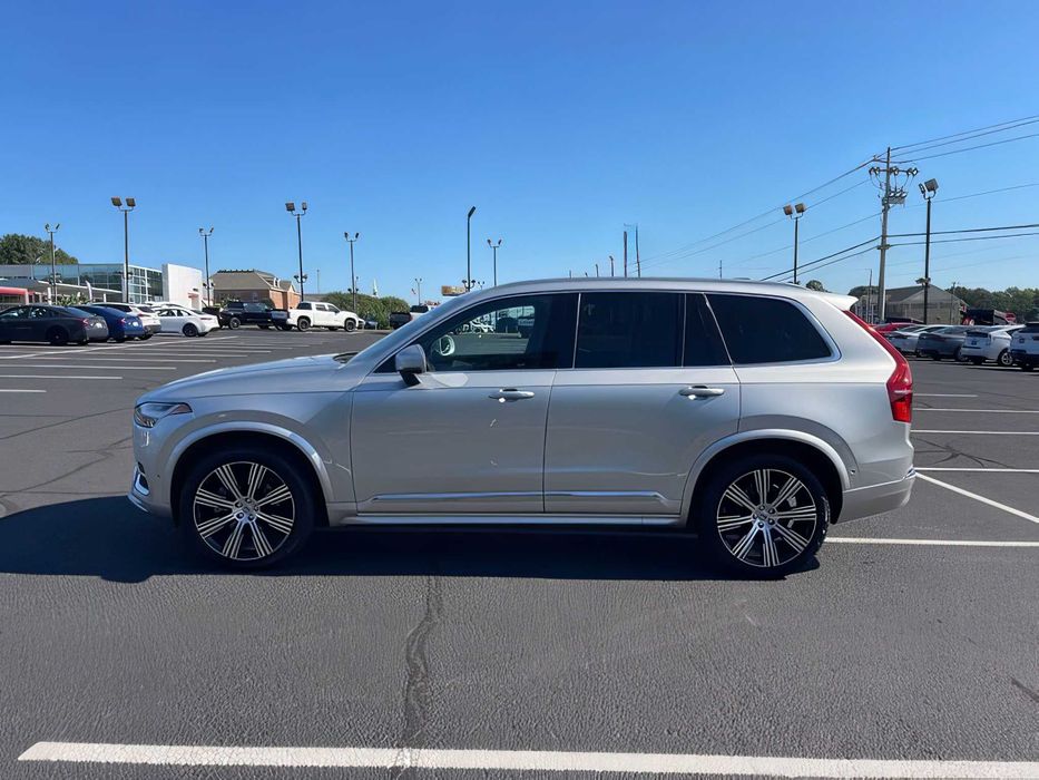 Volvo XC90      2022