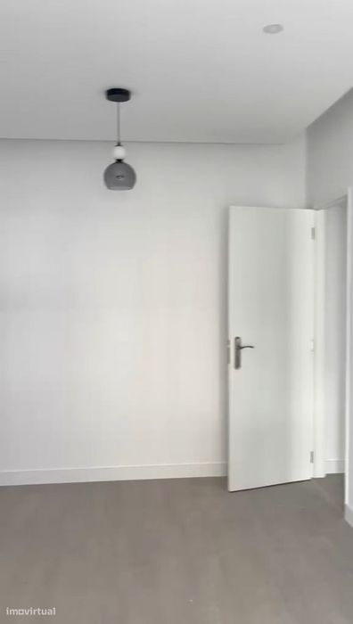 Venda de Apartamento T1 (2 assoalhadas) a Estrear, Apelação, Loures.