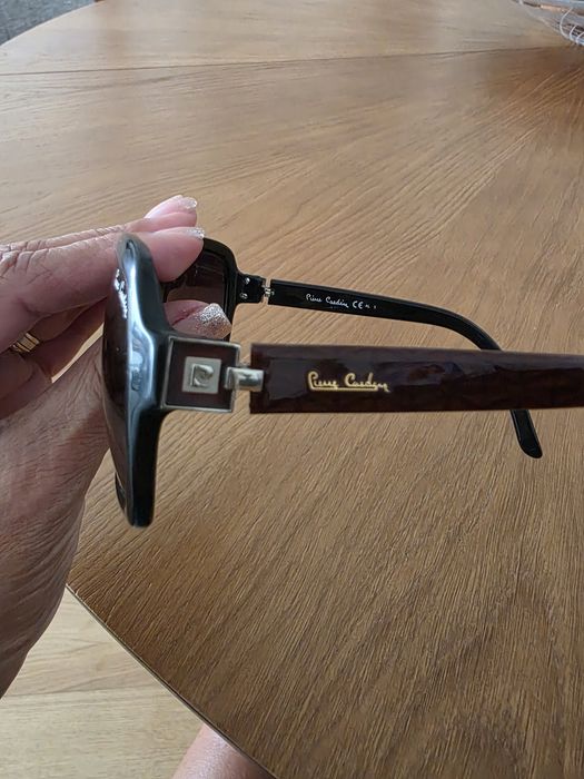 Óculos solar Pierre Cardin sem uso.
