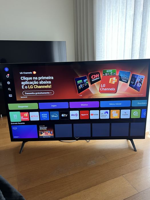 Uma Smart TV 4K 65polegadas