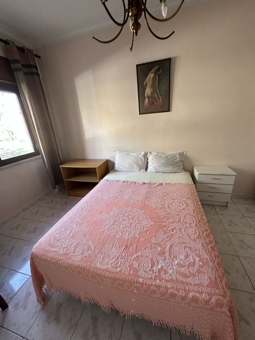 Arrenda-se Quarto/5 minutos da estaçao de Comboio