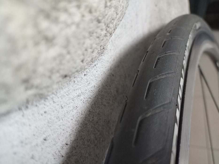 Koło szosowe przednie