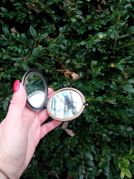 Зеркало увеличительное с камеей