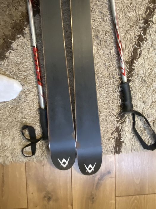 Narty Volkl +kijki z zestawie