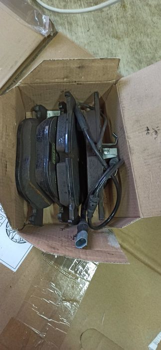 Передні та задні гальмівні диски та колодки BMW F15