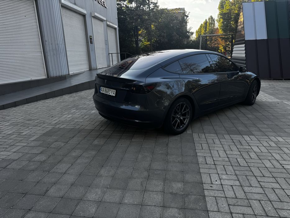 Продам TESLA 3 LONG RANGE 2018