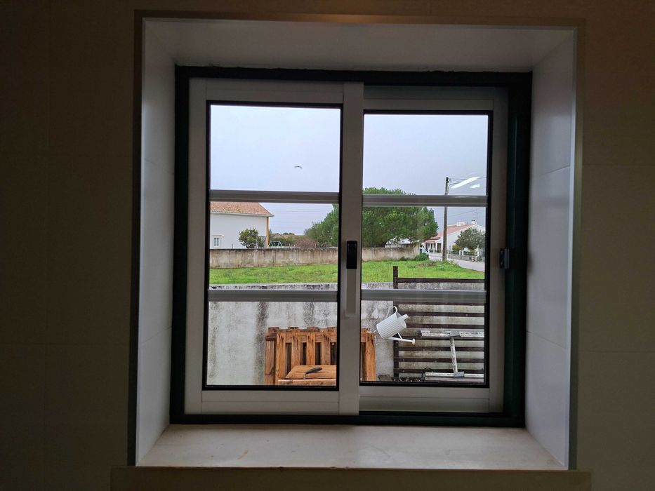 Vendo Janelas de Alumínio c/vidro Duplo - 2 de correr e 1 Sacada