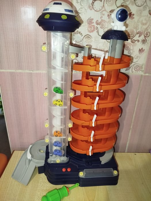 Дитячий космічний гараж