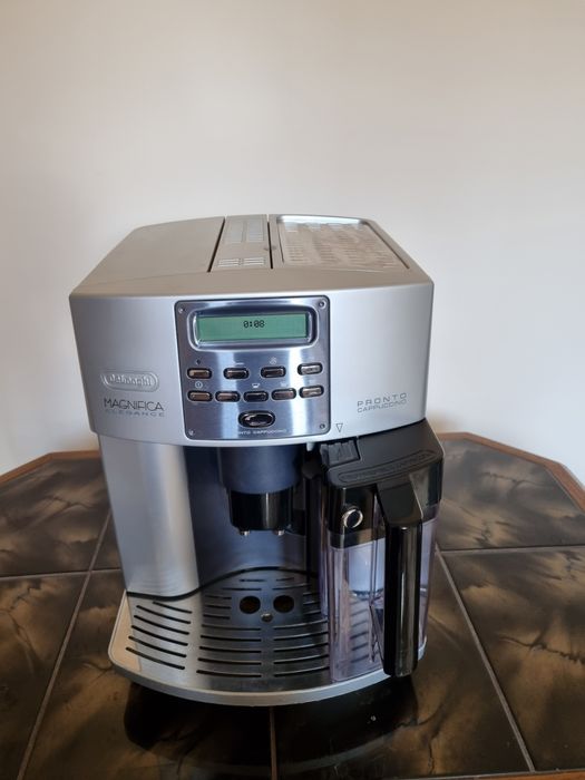 Кавомашина DELONGHI magnifica