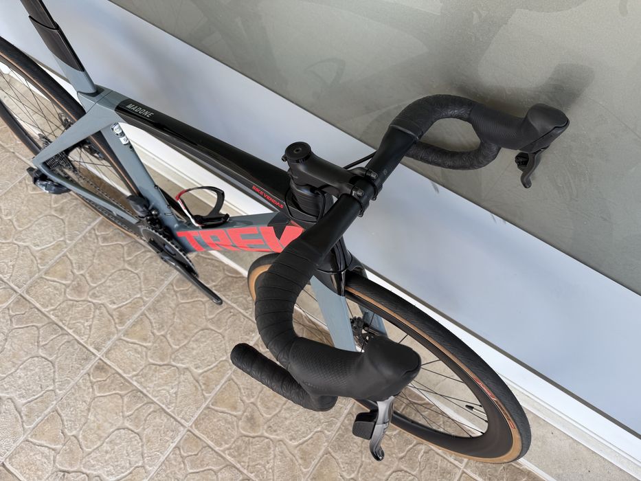 Bicicleta de estrada Trek Madone - Disco AXS
