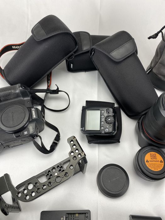 Kit  Canon RF EOSR 24-105 RF  mais Flashes