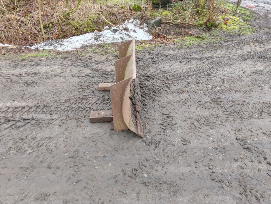 Pług - spych śnieżny na widły ( łyżka na paleciak do remontu )