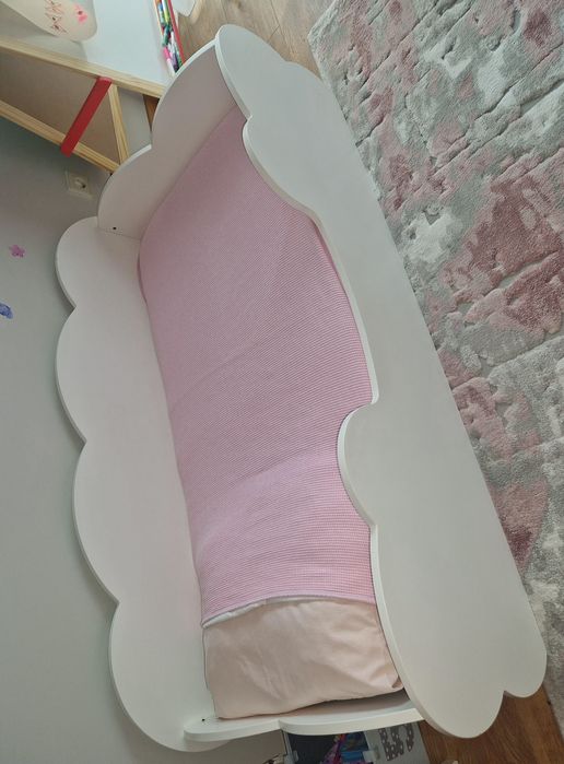 Cama de criança.  1,4m de cumprimento. Com oferta