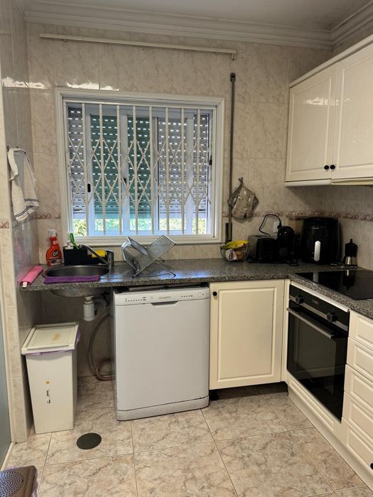 Quarto mobilado  em Águas Santas