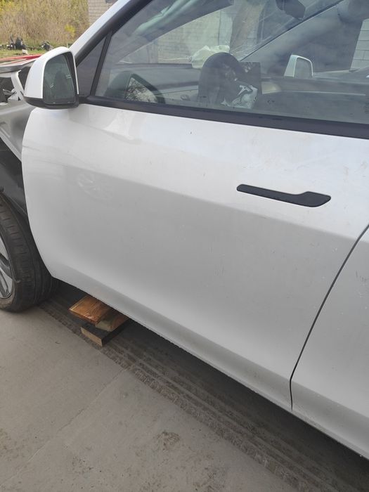 Tesla Model Y 2020-2024 двері передні, двері задні